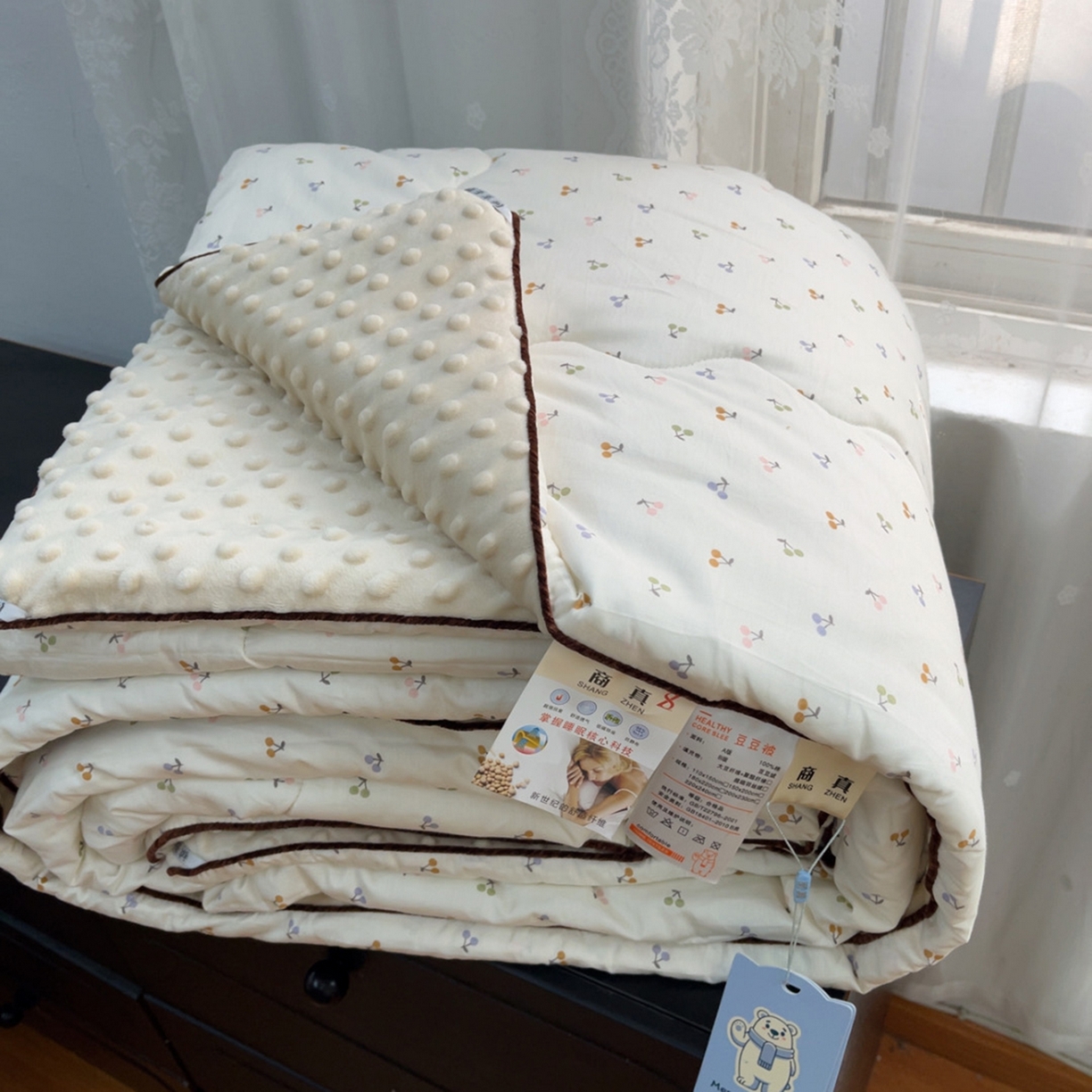 91家纺网 家纺一手货源 找家纺 暖居 2025新款麻绳款嵌条纯棉春秋豆豆被被子被芯四季通用 彩色樱桃