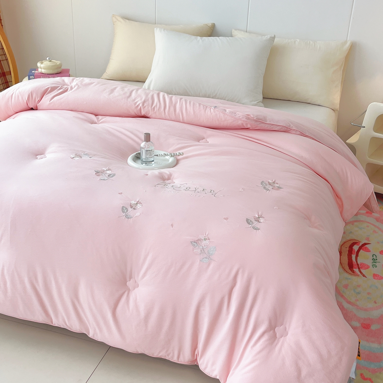 仲旺居家纺 2025新款舒卡棉绣花冬被中式小花简约高级玫瑰婚嫁立体边被子被芯四季被 粉黛红