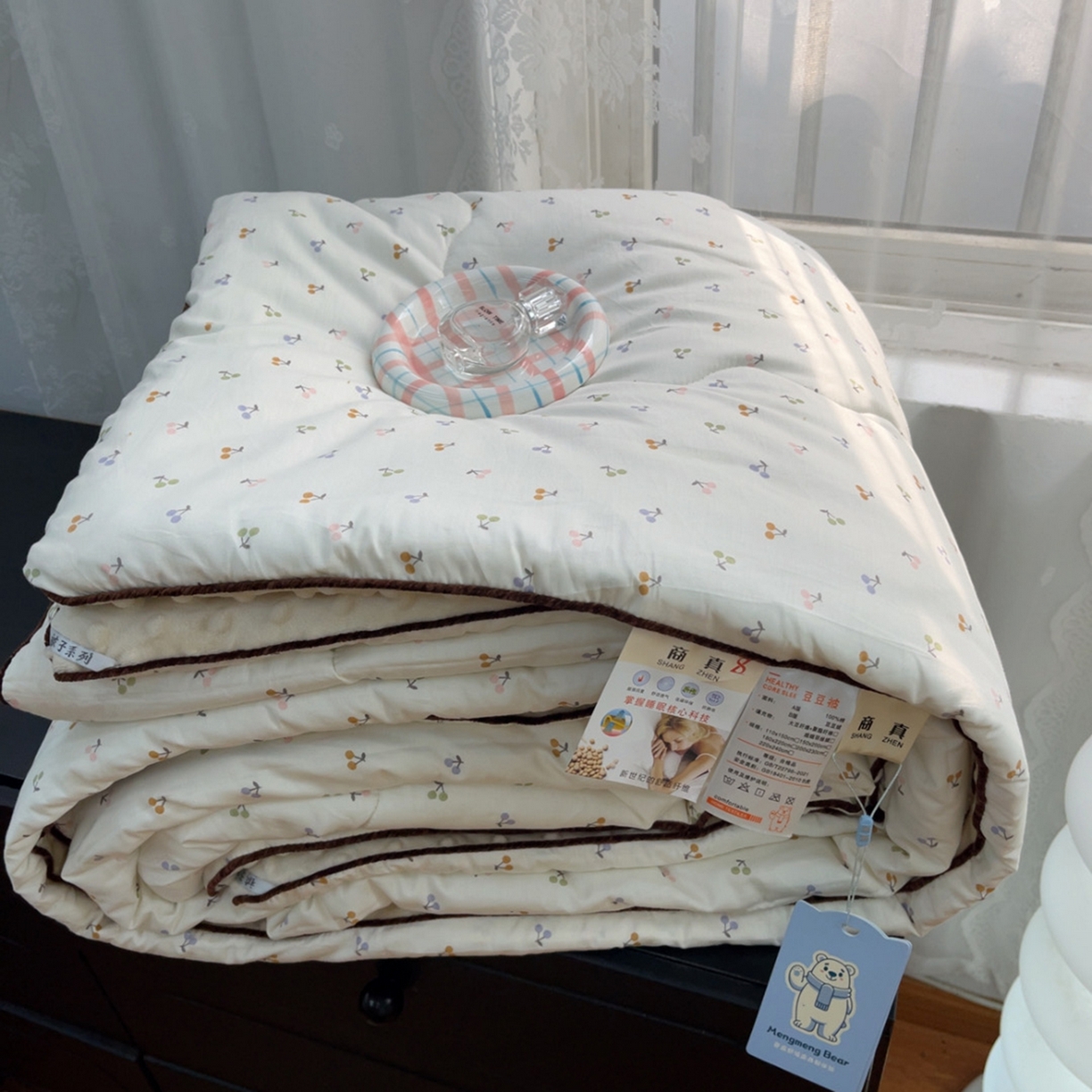 91家纺网 家纺一手货源 找家纺 暖居 2025新款麻绳款嵌条纯棉春秋豆豆被被子被芯四季通用 彩色樱桃