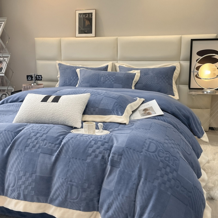 91家纺网 家纺一手货源 找家纺 艾佳 2025新款5D雕花牛奶绒拼角宽边工艺四件套-唯爱系列 唯爱-星空蓝