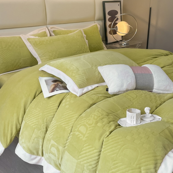 91家纺网 家纺一手货源 找家纺 艾佳 2025新款5D雕花牛奶绒拼角宽边工艺四件套-唯爱系列 唯爱-奶油绿