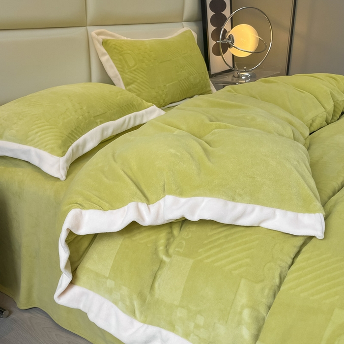 91家纺网 家纺一手货源 找家纺 艾佳 2025新款5D雕花牛奶绒拼角宽边工艺四件套-唯爱系列 唯爱-奶油绿