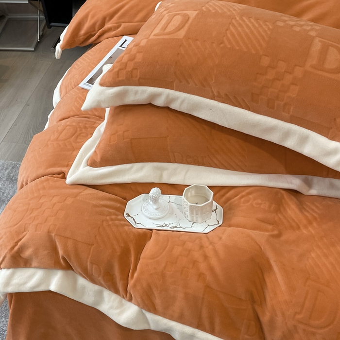91家纺网 家纺一手货源 找家纺 艾佳 2025新款5D雕花牛奶绒拼角宽边工艺四件套-唯爱系列 唯爱-爱玛橙