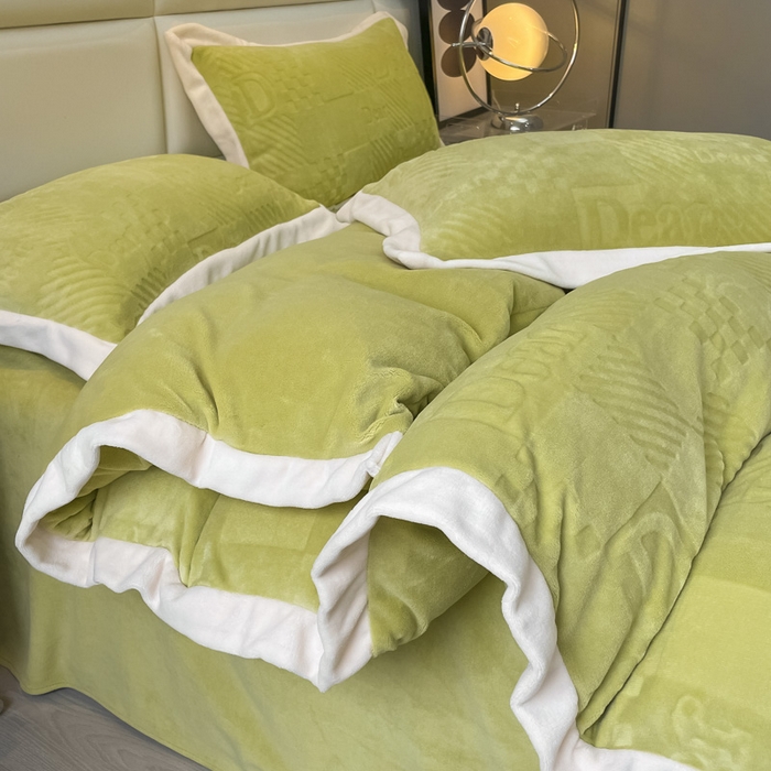 91家纺网 家纺一手货源 找家纺 艾佳 2025新款5D雕花牛奶绒拼角宽边工艺四件套-唯爱系列 唯爱-奶油绿