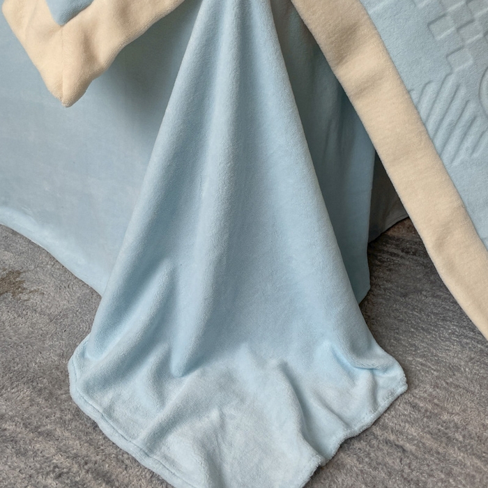 91家纺网 家纺一手货源 找家纺 艾佳 2025新款5D雕花牛奶绒拼角宽边工艺四件套-唯爱系列 唯爱-梦幻蓝