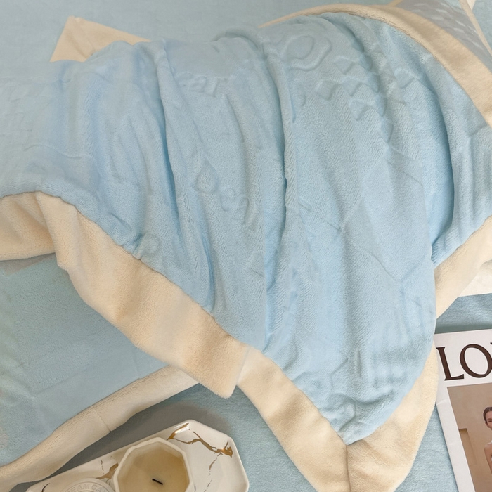 91家纺网 家纺一手货源 找家纺 艾佳 2025新款5D雕花牛奶绒拼角宽边工艺四件套-唯爱系列 唯爱-梦幻蓝