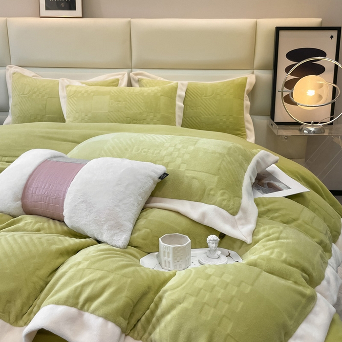 91家纺网 家纺一手货源 找家纺 艾佳 2025新款5D雕花牛奶绒拼角宽边工艺四件套-唯爱系列 唯爱-奶油绿