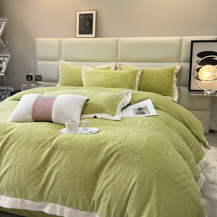 91家纺网 家纺一手货源 找家纺 艾佳 2025新款5D雕花牛奶绒拼角宽边工艺四件套-唯爱系列 唯爱-奶油绿