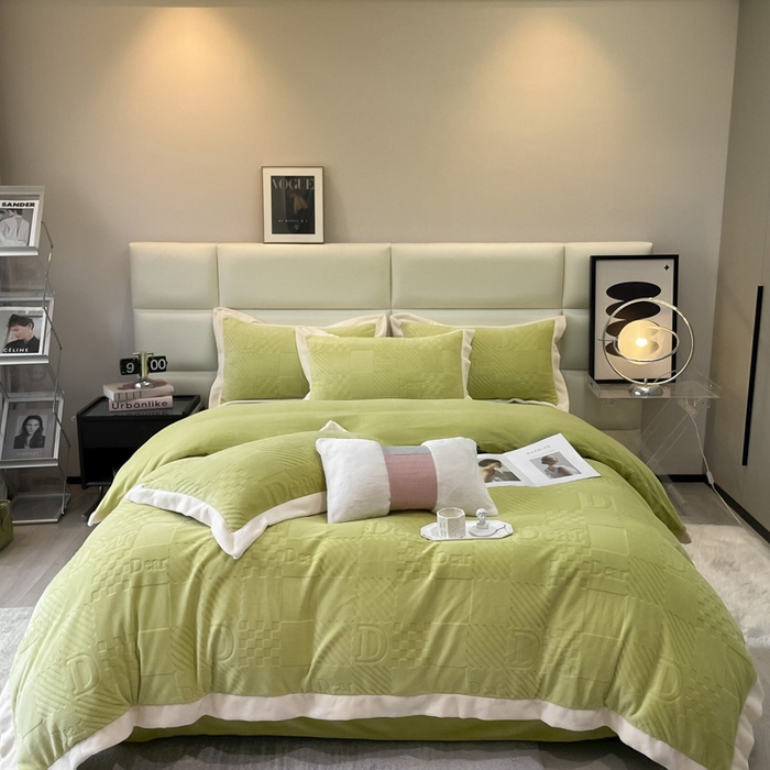 91家纺网 家纺一手货源 找家纺 艾佳 2025新款5D雕花牛奶绒拼角宽边工艺四件套-唯爱系列 唯爱-奶油绿