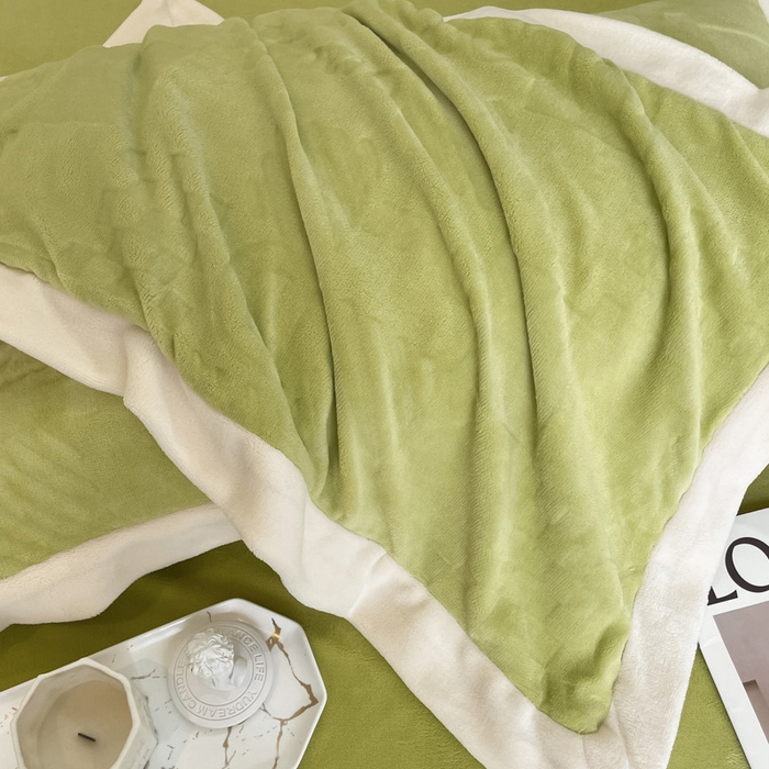 91家纺网 家纺一手货源 找家纺 艾佳 2025新款5D雕花牛奶绒拼角宽边工艺四件套-唯爱系列 唯爱-奶油绿