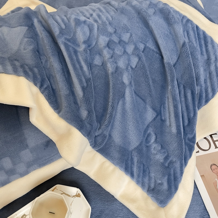 91家纺网 家纺一手货源 找家纺 艾佳 2025新款5D雕花牛奶绒拼角宽边工艺四件套-唯爱系列 唯爱-星空蓝