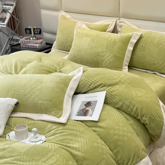 91家纺网 家纺一手货源 找家纺 艾佳 2025新款5D雕花牛奶绒拼角宽边工艺四件套-唯爱系列 唯爱-奶油绿