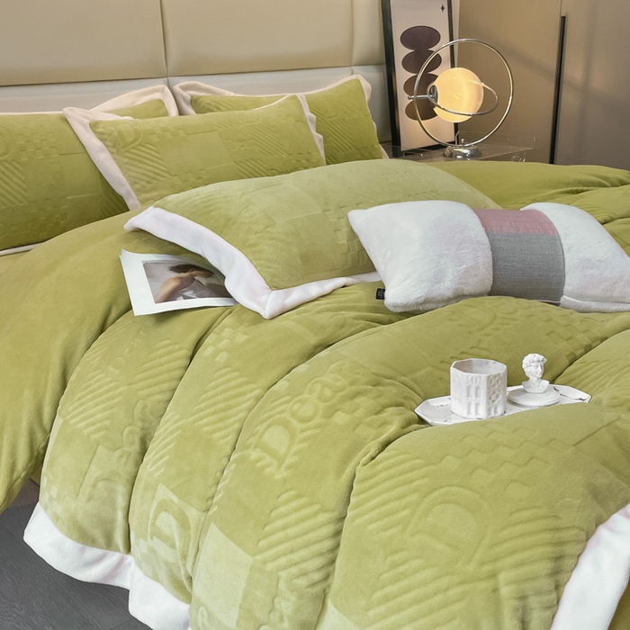 91家纺网 家纺一手货源 找家纺 艾佳 2025新款5D雕花牛奶绒拼角宽边工艺四件套-唯爱系列 唯爱-奶油绿