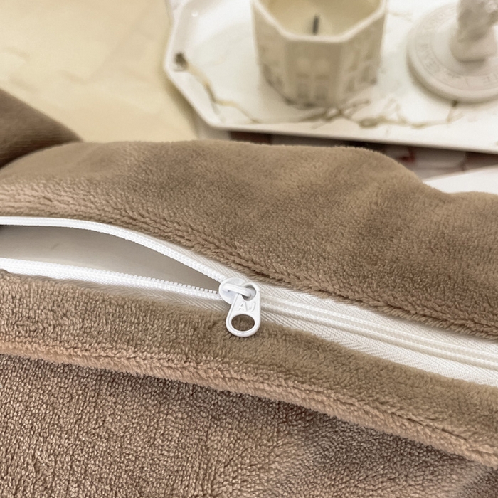 91家纺网 家纺一手货源 找家纺 艾佳 2025新款5D雕花牛奶绒拼角宽边工艺四件套-唯爱系列 唯爱-奶酪白咖