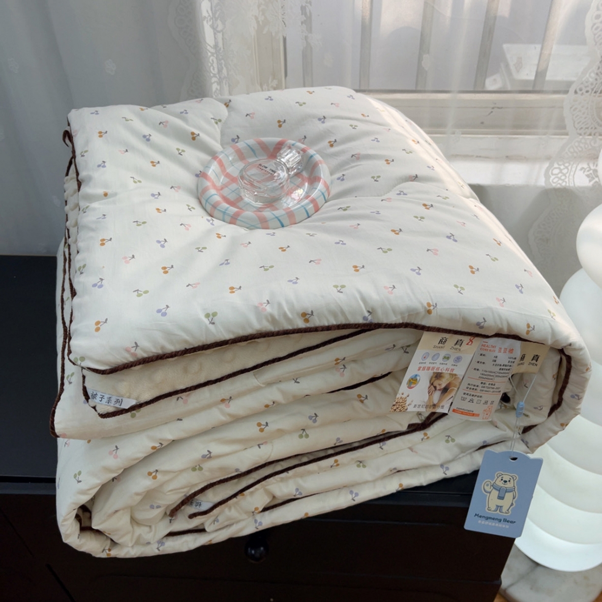 91家纺网 家纺一手货源 找家纺 暖居 2025新款麻绳款嵌条纯棉春秋豆豆被被子被芯四季通用 彩色樱桃