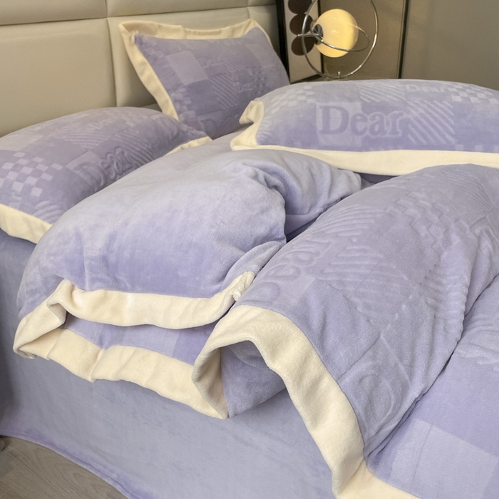 91家纺网 家纺一手货源 找家纺 艾佳 2025新款5D雕花牛奶绒拼角宽边工艺四件套-唯爱系列 唯爱-熏衣紫