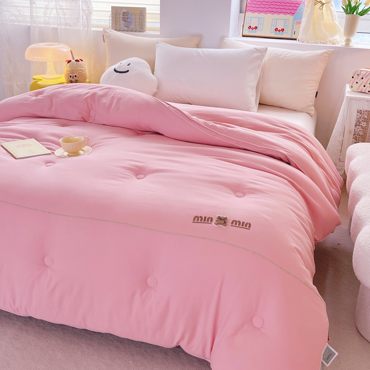 91家纺网 家纺一手货源 找家纺 仲旺居家纺 2025新款云柔棉绣花冬被小熊minmin立体边被子被芯四季被 豆沙