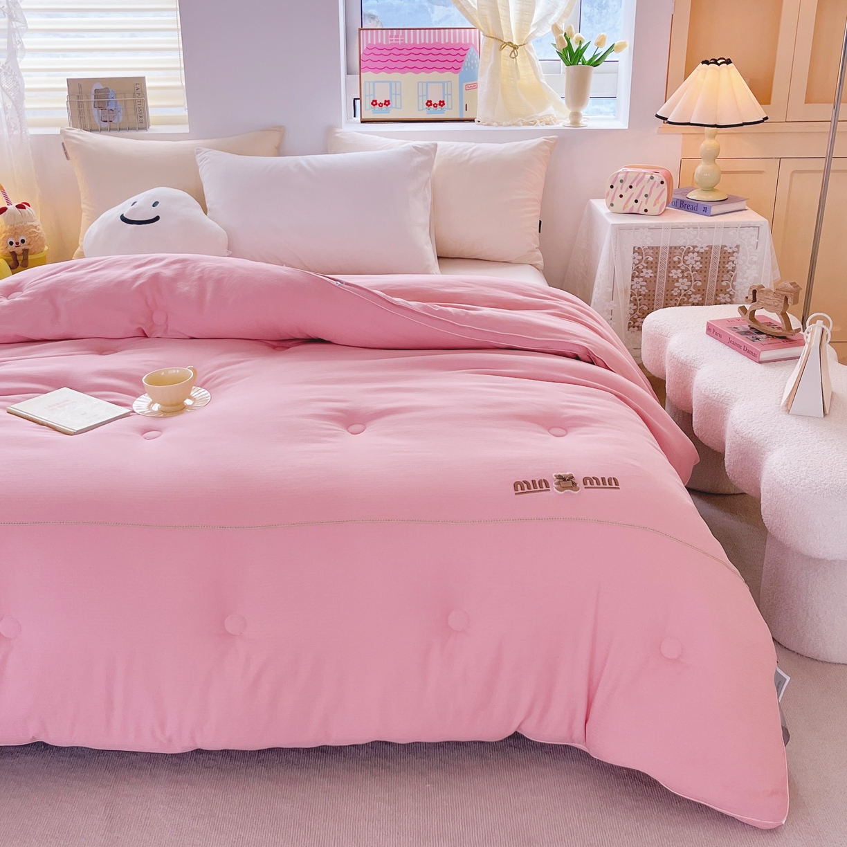 91家纺网 家纺一手货源 找家纺 仲旺居家纺 2025新款云柔棉绣花冬被小熊minmin立体边被子被芯四季被 豆沙