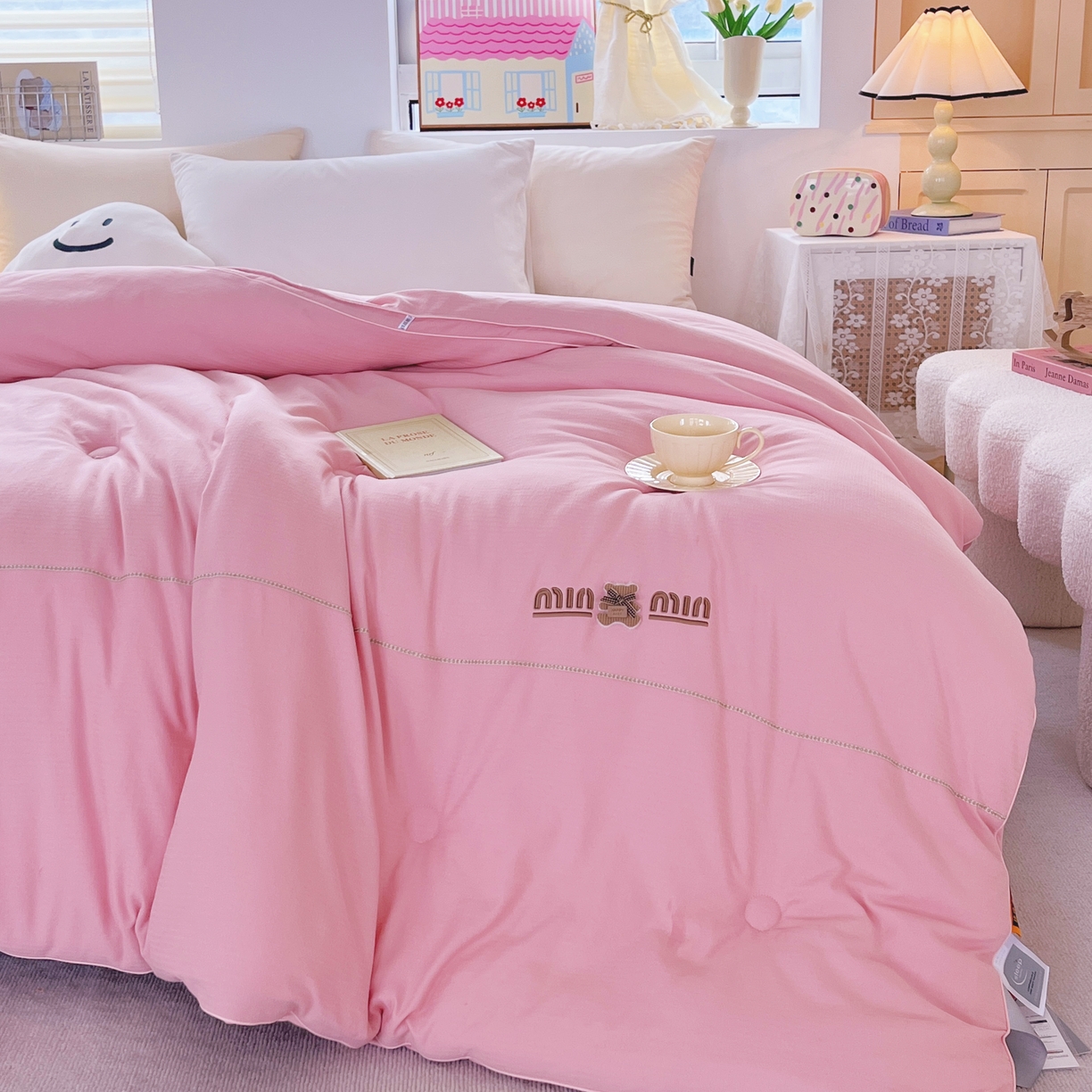 91家纺网 家纺一手货源 找家纺 仲旺居家纺 2025新款云柔棉绣花冬被小熊minmin立体边被子被芯四季被 豆沙