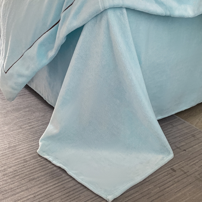 91家纺网 家纺一手货源 找家纺 艾佳 2025新款A类全高克重雕花烂花刺绣牛奶绒四件套-小H系列 小H梦幻蓝