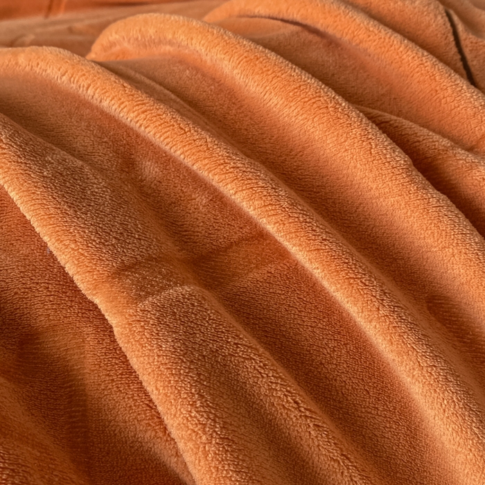 91家纺网 家纺一手货源 找家纺 艾佳 2025新款A类全高克重雕花烂花刺绣牛奶绒四件套-小H系列 小H爱玛橙