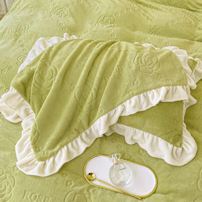 91家纺网 家纺一手货源 找家纺 艾佳 2025新款高克重超柔牛奶绒婴儿绒雕花烂花四件套-山茶花系列 山茶花-韩版奶油绿