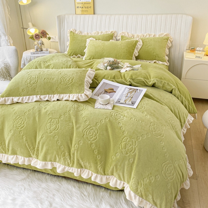 91家纺网 家纺一手货源 找家纺 艾佳 2025新款高克重超柔牛奶绒婴儿绒雕花烂花四件套-山茶花系列 山茶花-韩版奶油绿