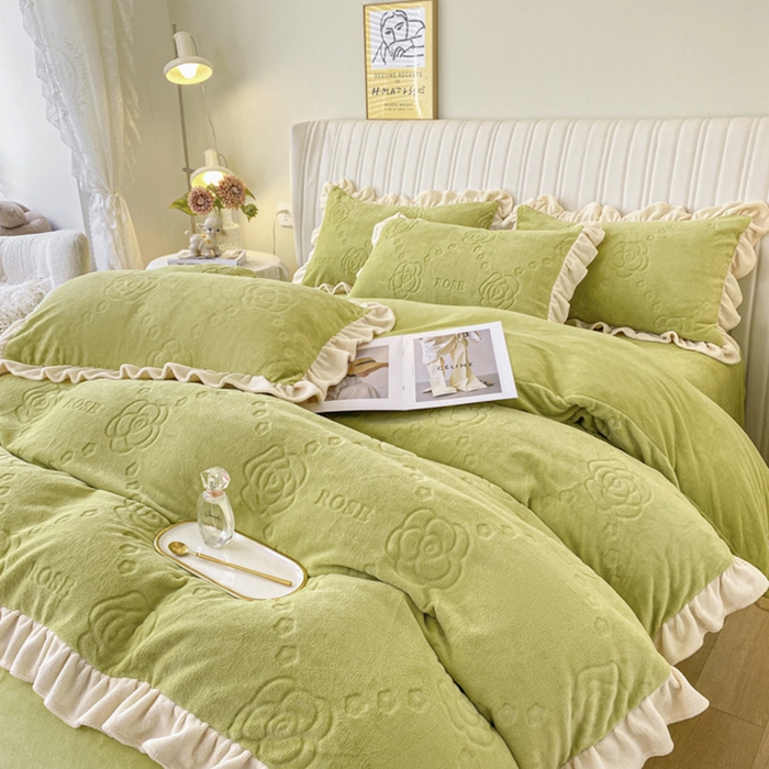 91家纺网 家纺一手货源 找家纺 艾佳 2025新款高克重超柔牛奶绒婴儿绒雕花烂花四件套-山茶花系列 山茶花-韩版奶油绿