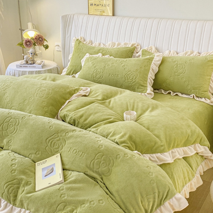 91家纺网 家纺一手货源 找家纺 艾佳 2025新款高克重超柔牛奶绒婴儿绒雕花烂花四件套-山茶花系列 山茶花-韩版奶油绿