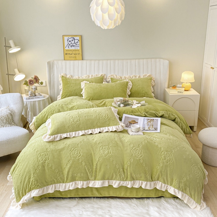 91家纺网 家纺一手货源 找家纺 艾佳 2025新款高克重超柔牛奶绒婴儿绒雕花烂花四件套-山茶花系列 山茶花-韩版奶油绿