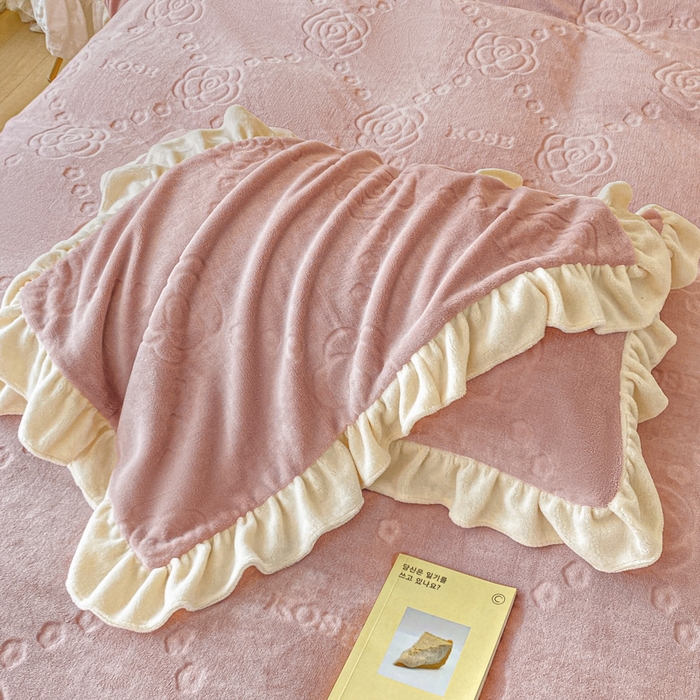 91家纺网 家纺一手货源 找家纺 艾佳 2025新款高克重超柔牛奶绒婴儿绒雕花烂花四件套-山茶花系列 山茶花-韩版豆藕粉