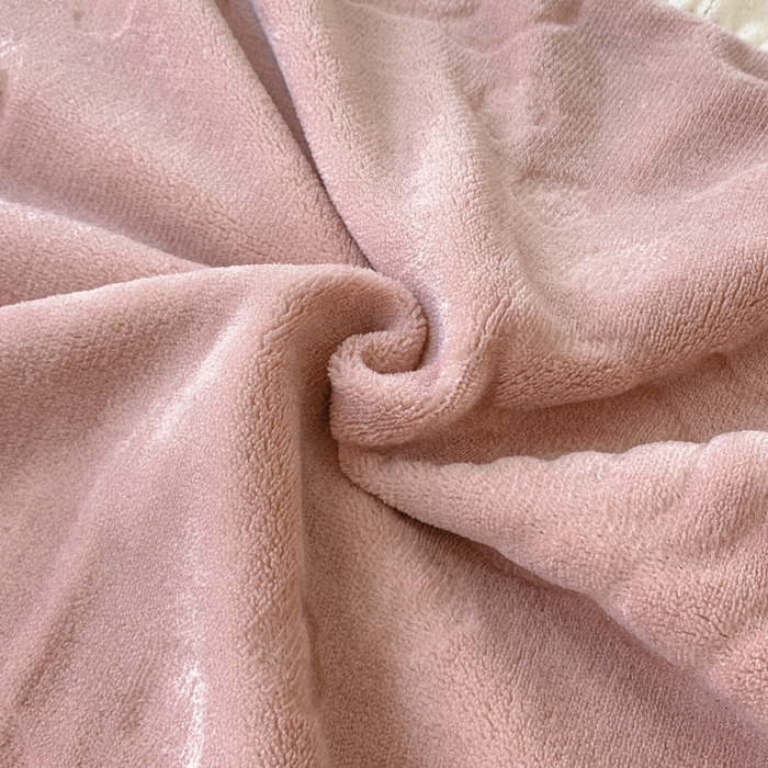 91家纺网 家纺一手货源 找家纺 艾佳 2025新款高克重超柔牛奶绒婴儿绒雕花烂花四件套-山茶花系列 山茶花-韩版豆藕粉