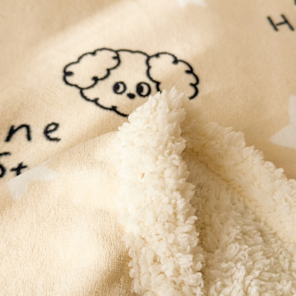 91家纺网 家纺一手货源 找家纺 花满路 2025新款小清新羊羔绒毛毯毯子 喵呜汪仔