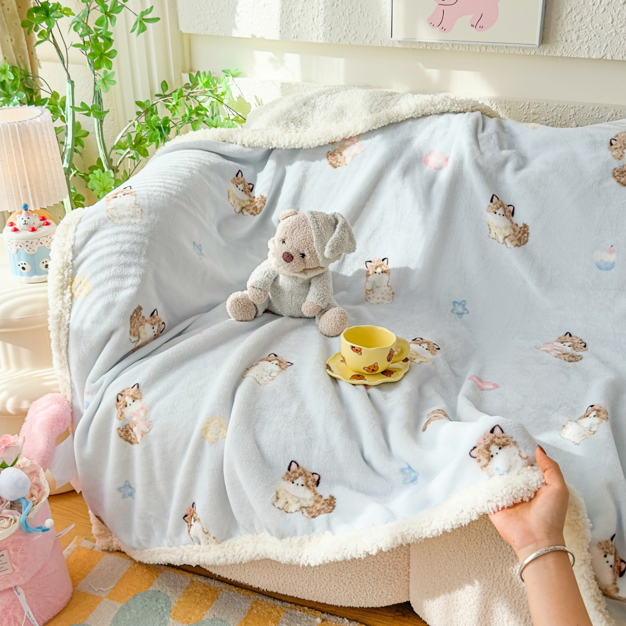 91家纺网 家纺一手货源 找家纺 花满路 2025新款小清新羊羔绒毛毯毯子 雪球咪咪