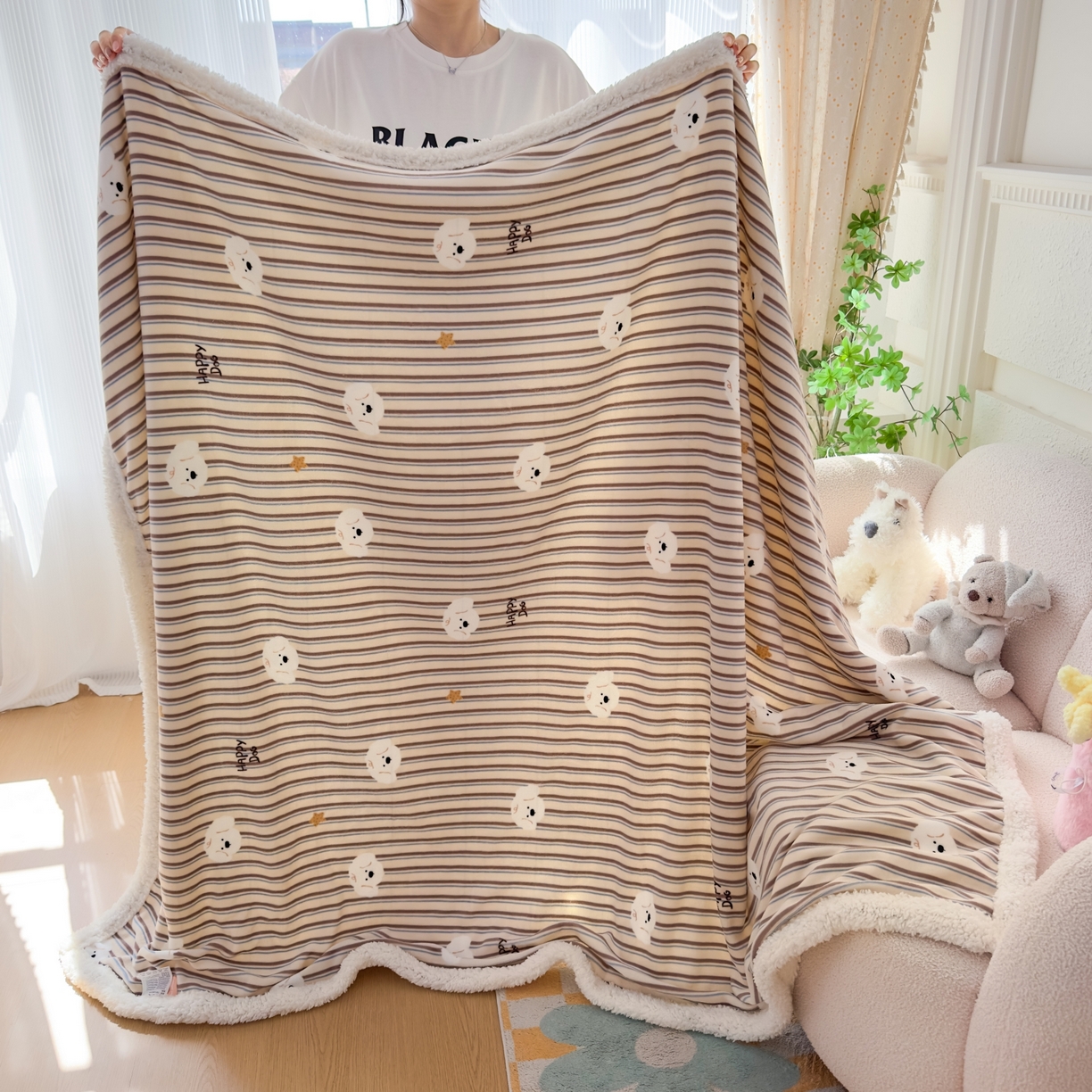 91家纺网 家纺一手货源 找家纺 花满路 2025新款小清新羊羔绒毛毯毯子 线条小狗