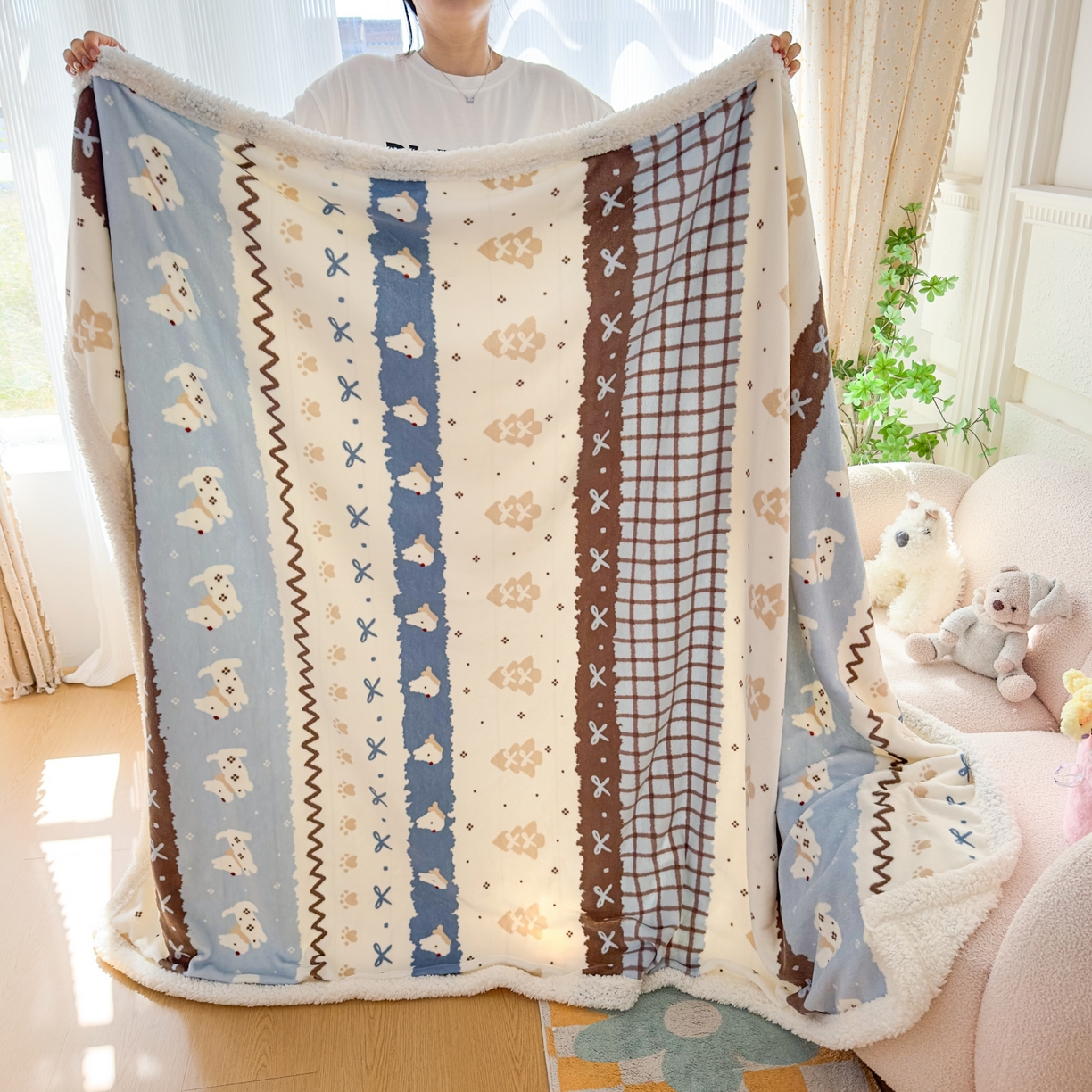 91家纺网 家纺一手货源 找家纺 花满路 2025新款小清新羊羔绒毛毯毯子 小汪星人