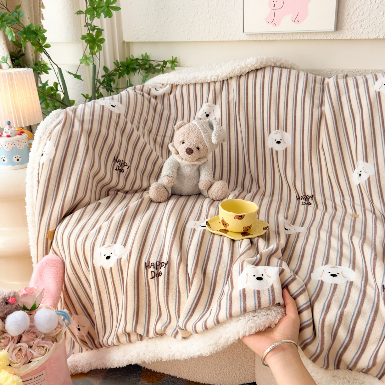 91家纺网 家纺一手货源 找家纺 花满路 2025新款小清新羊羔绒毛毯毯子 线条小狗