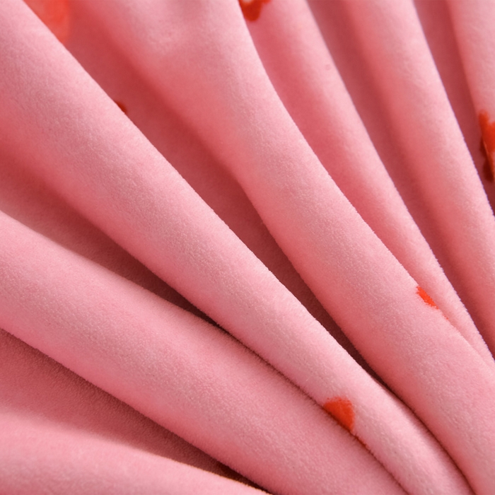 91家纺网 家纺一手货源 找家纺 雅芝蓝 2025新款8-9斤高克重印花牛奶绒四件套保暖绒套件直播爆款 粉蝶结花