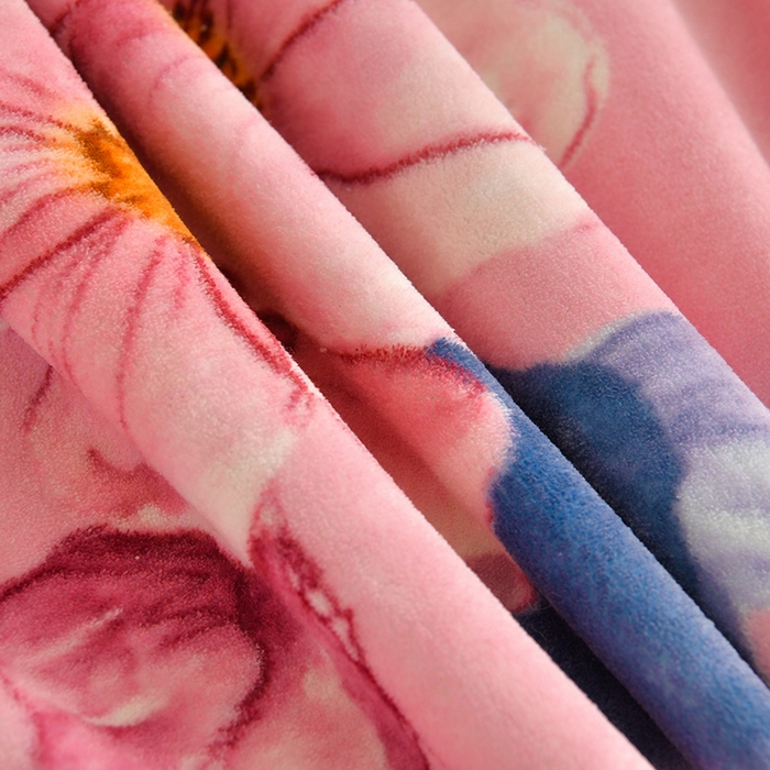 91家纺网 家纺一手货源 找家纺 雅芝蓝 2025新款8-9斤高克重印花牛奶绒四件套保暖绒套件直播爆款 粉漾花趣