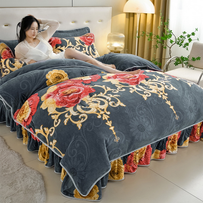 91家纺网 家纺一手货源 找家纺 雅芝蓝 2025新款8-9斤高克重印花牛奶绒四件套保暖绒套件直播爆款 华贵花影