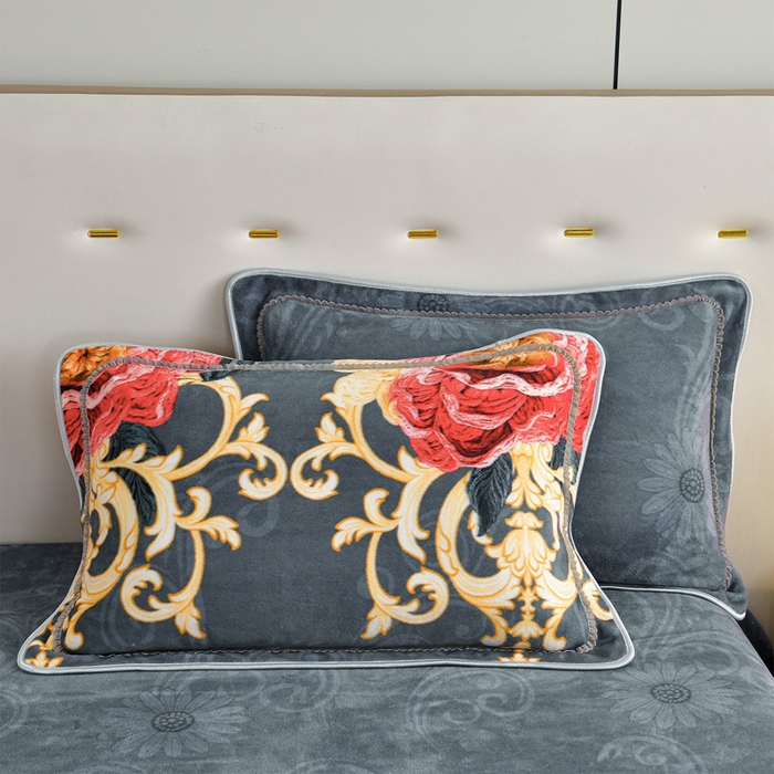 91家纺网 家纺一手货源 找家纺 雅芝蓝 2025新款8-9斤高克重印花牛奶绒四件套保暖绒套件直播爆款 华贵花影