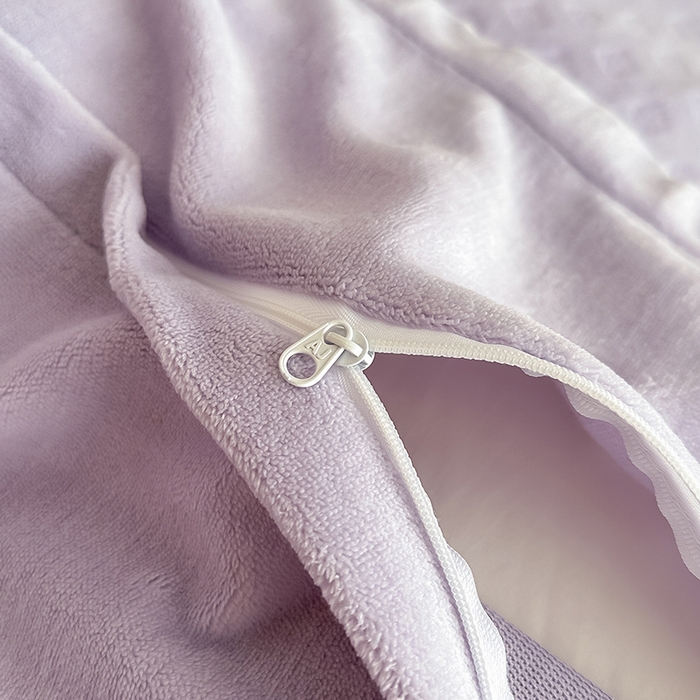 91家纺网 家纺一手货源 找家纺 艾佳 2025新款华夫格高克重牛奶绒雕花三角贝壳边工艺加厚保暖四件套 华夫格薰衣紫