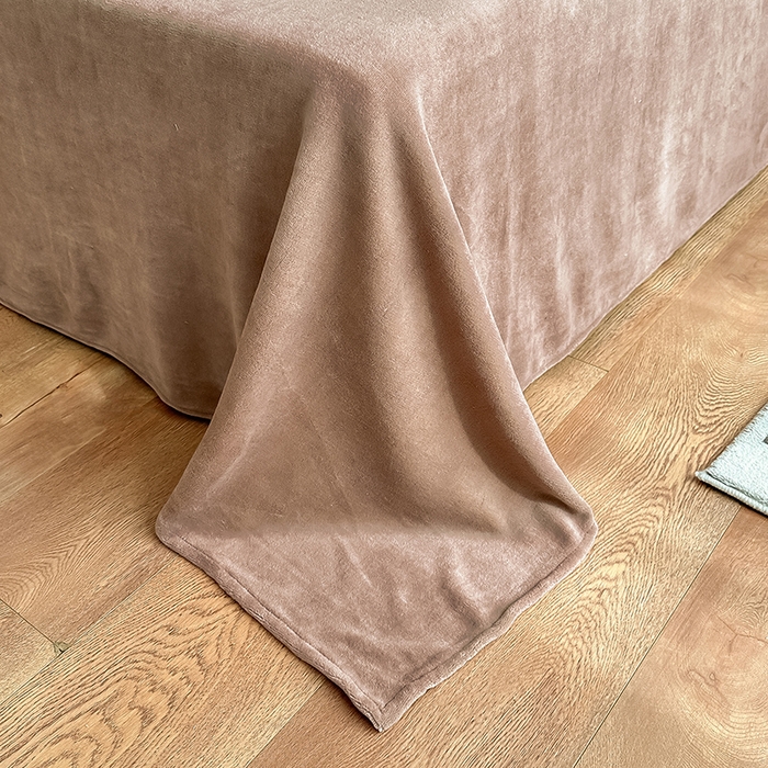 91家纺网 家纺一手货源 找家纺 艾佳 2025新款华夫格高克重牛奶绒雕花三角贝壳边工艺加厚保暖四件套 华夫格奶茶咖