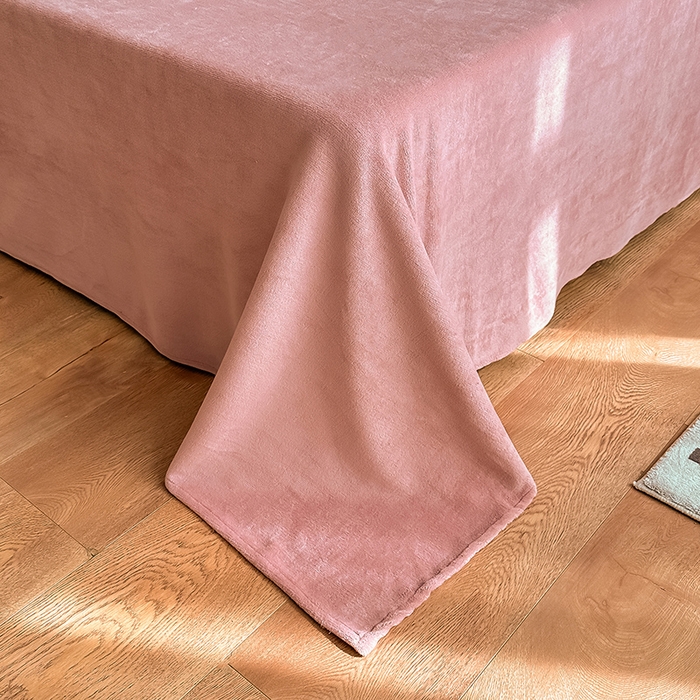 91家纺网 家纺一手货源 找家纺 艾佳 2025新款华夫格高克重牛奶绒雕花三角贝壳边工艺加厚保暖四件套 华夫格藕粉