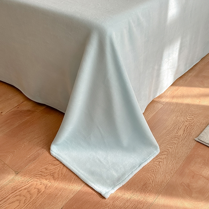 91家纺网 家纺一手货源 找家纺 艾佳 2025新款华夫格高克重牛奶绒雕花三角贝壳边工艺加厚保暖四件套 华夫格梦幻蓝