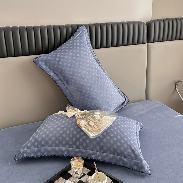 91家纺网 家纺一手货源 找家纺 艾佳 2025新款华夫格高克重牛奶绒雕花三角贝壳边工艺加厚保暖四件套 华夫格星空蓝