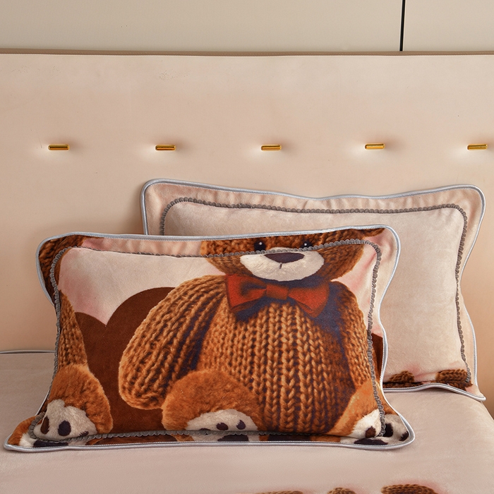 91家纺网 家纺一手货源 找家纺 雅芝蓝 2025新款8-9斤高克重印花牛奶绒四件套保暖绒套件直播爆款 萌趣熊