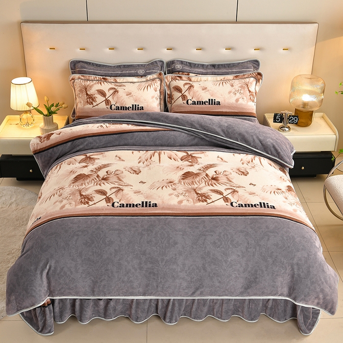 91家纺网 家纺一手货源 找家纺 雅芝蓝 2025新款8-9斤高克重印花牛奶绒四件套保暖绒套件直播爆款 山茶棕