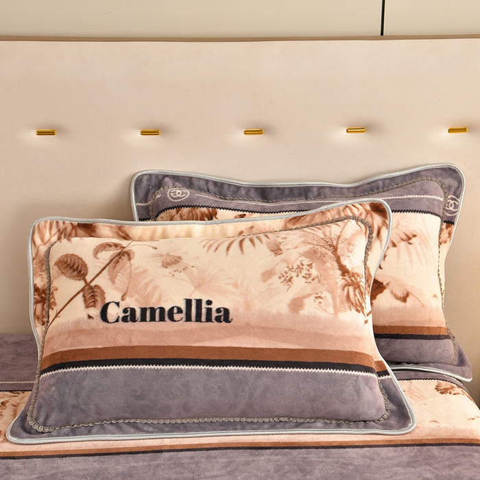 91家纺网 家纺一手货源 找家纺 雅芝蓝 2025新款8-9斤高克重印花牛奶绒四件套保暖绒套件直播爆款 山茶棕