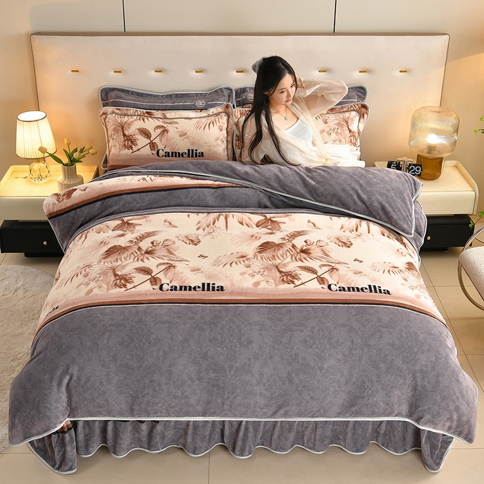 91家纺网 家纺一手货源 找家纺 雅芝蓝 2025新款8-9斤高克重印花牛奶绒四件套保暖绒套件直播爆款 山茶棕